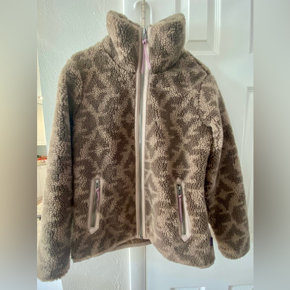 Women’s Patagonia fleece zip-up jacket